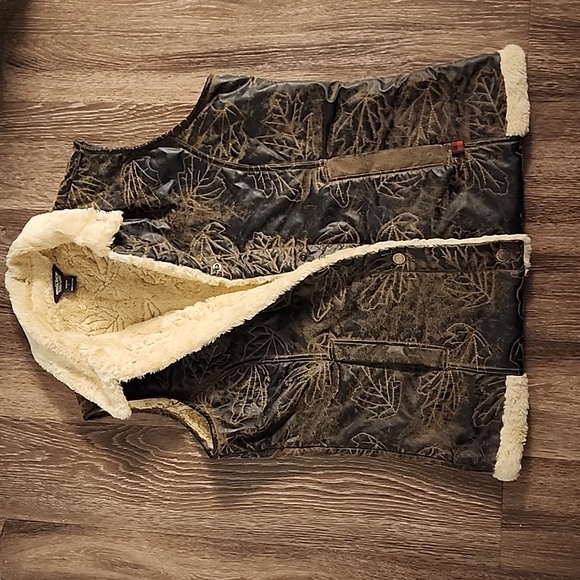 Woolrich Jackets & Blazers - 💥Sale!💥 Woolrich Veagan Leather and Faux Sherpa Vest